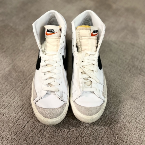 BLACK NIKE BLAZERS - Picture 2 of 3